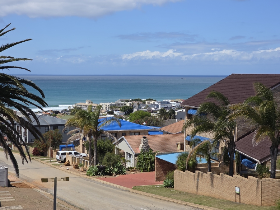 4 Bedroom Property for Sale in Wavecrest Eastern Cape